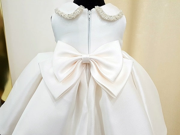 Gorgeous Kid's Ruffle Princess Dress with Bow Sleeveless Peter Pan Collar Gown
